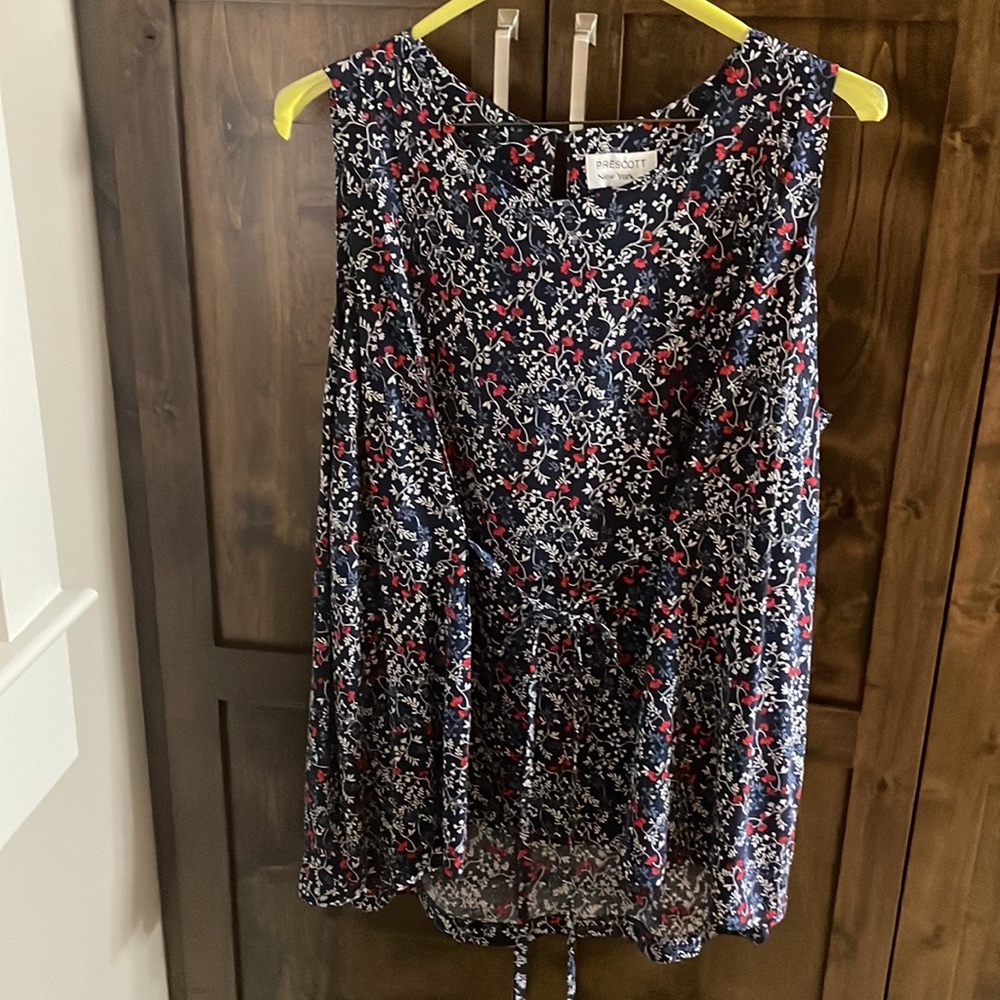 Womens Floral sleeveless blouse size 2X